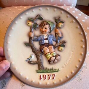 1977 Hummel Annual Plate “Apple Tree Boy”